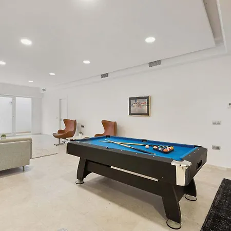 Anna Pool Gym Cinema Pool 7 Bedrooms וילה