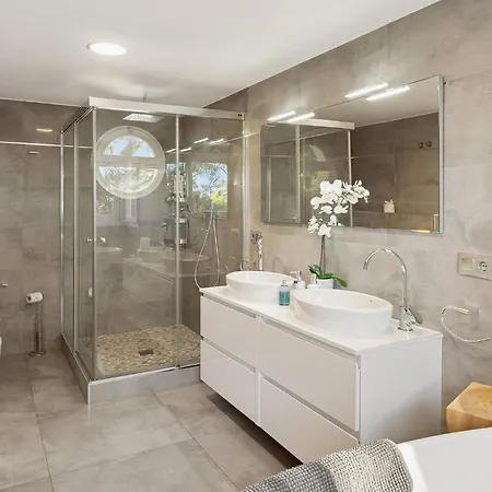 Anna Pool Gym Cinema Pool 7 Bedrooms מארבלה